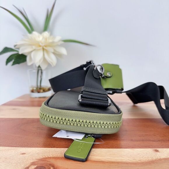 NWT Coach Multifunction Phone Pack In Signature Canvas With Camo Print - Picture 7 of 8